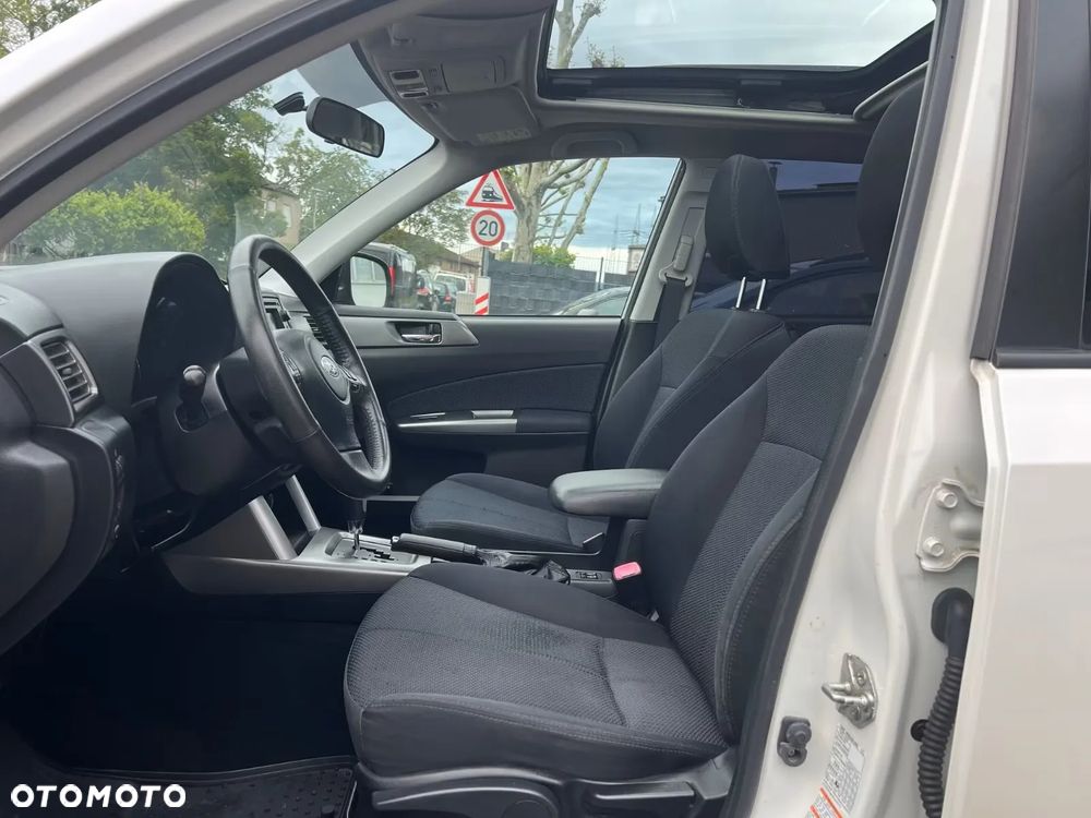 Subaru Forester 2.0i Exclusive Lineartronic - 10
