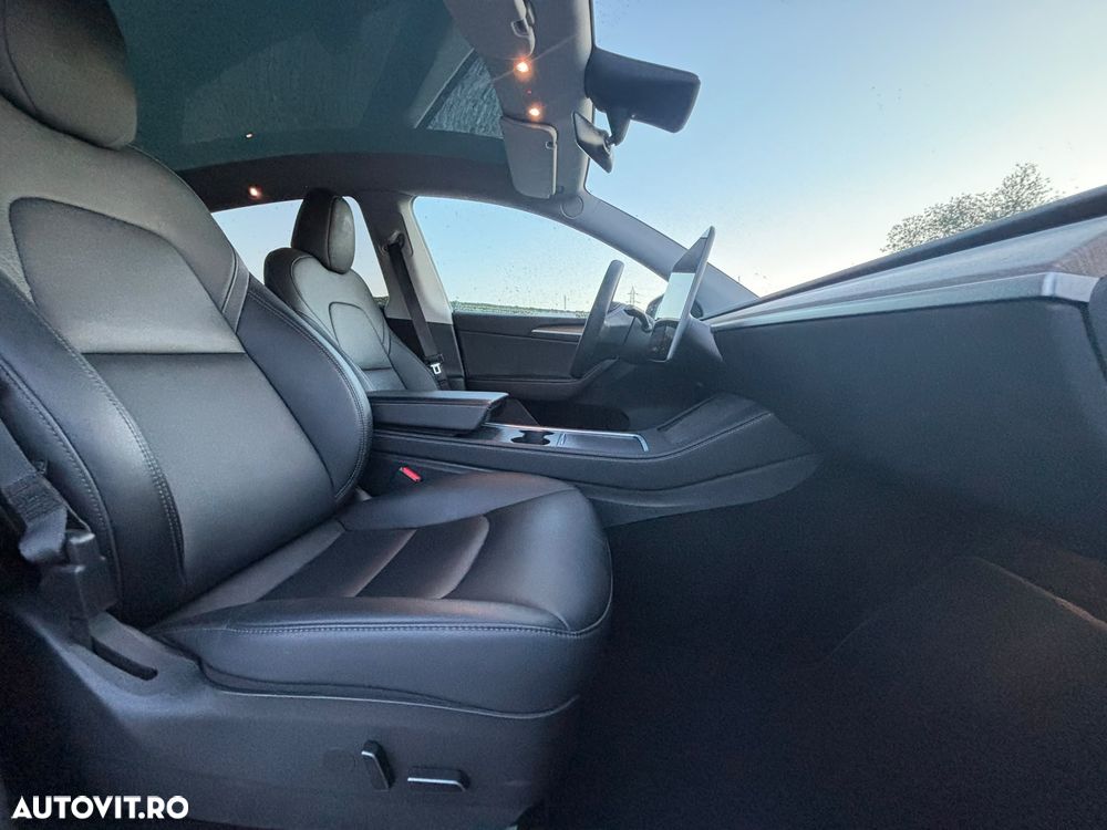 Tesla Model Y Long Range Dual Motor AWD - 15