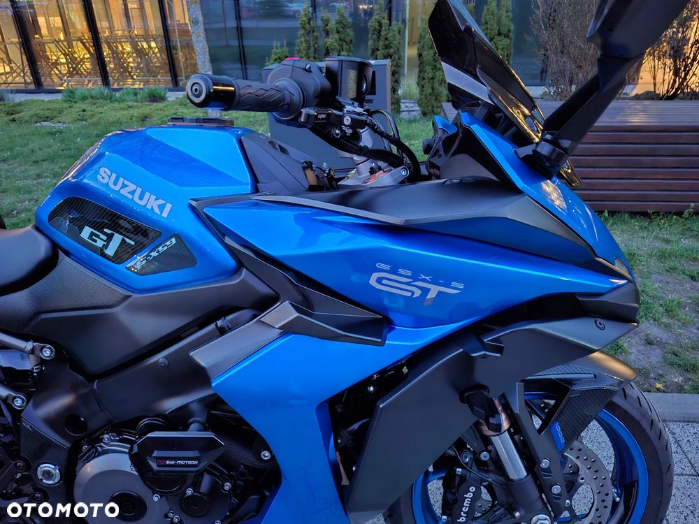 Suzuki GSX - 22
