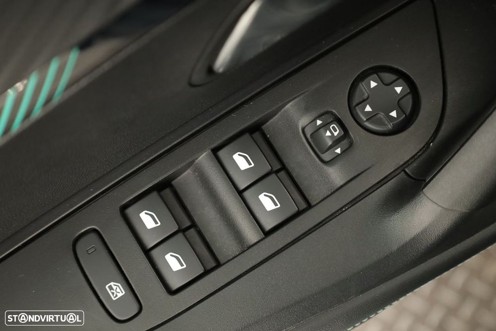 Peugeot 2008 1.2 PureTech Allure - 21