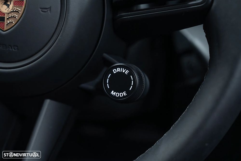 Porsche Macan Electric 4 - 25