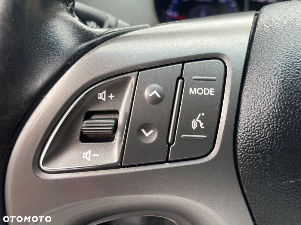 Hyundai ix35 1.7 CRDi 2WD Fifa World Cup Edition - 24