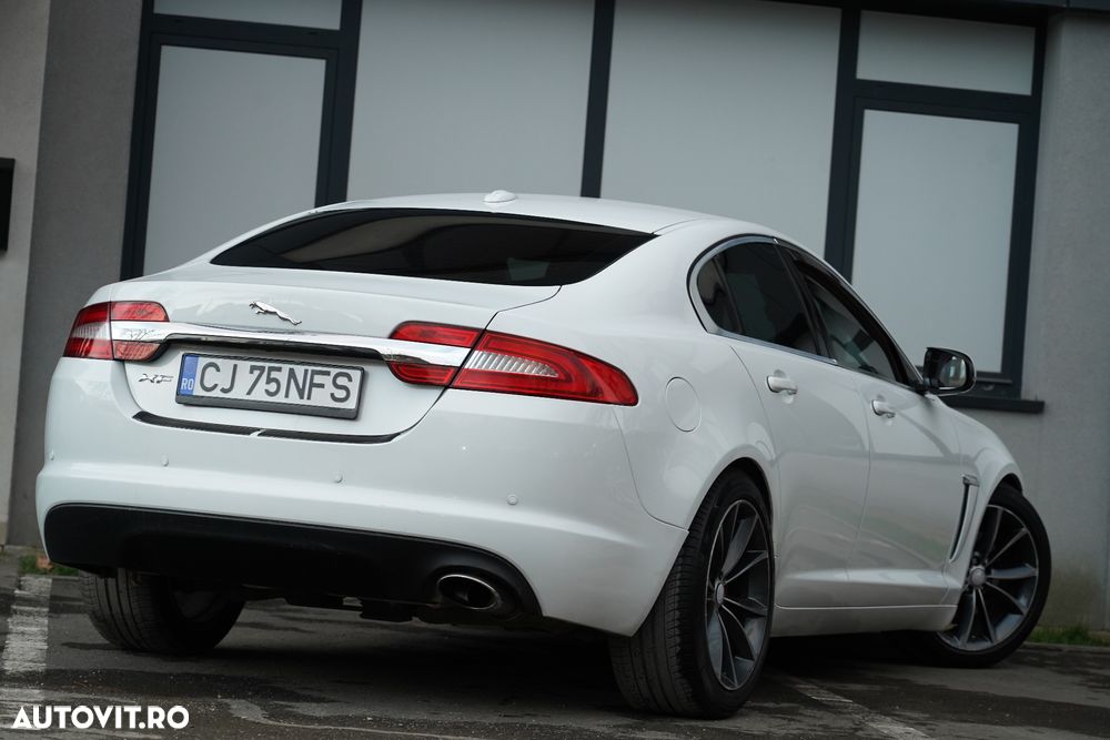 Jaguar XF 2.2D Luxury - 24