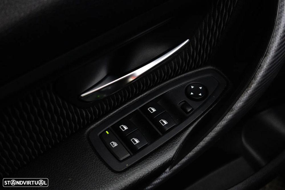 BMW 318 d Sport - 16