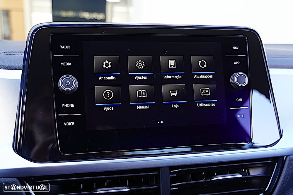 VW T-Roc 1.5 TSI Urban DSG - 38
