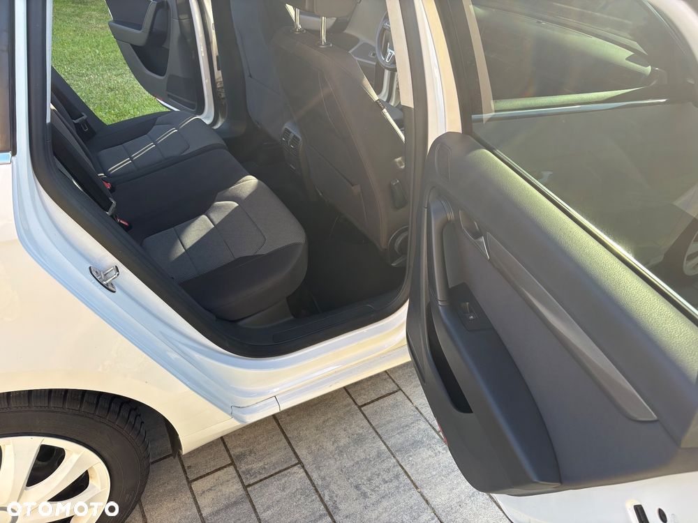 Volkswagen Passat Variant 2.0 Blue TDI SCR Comfortline - 16