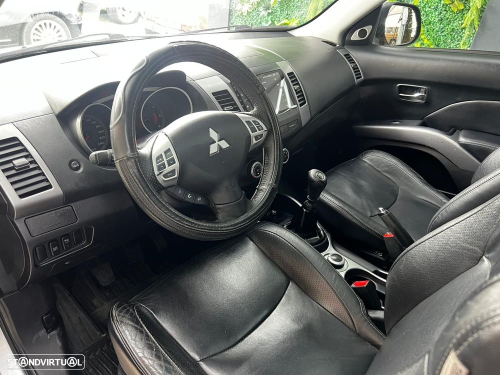 Mitsubishi Outlander 2.0 DI-D Intense 4WD - 7