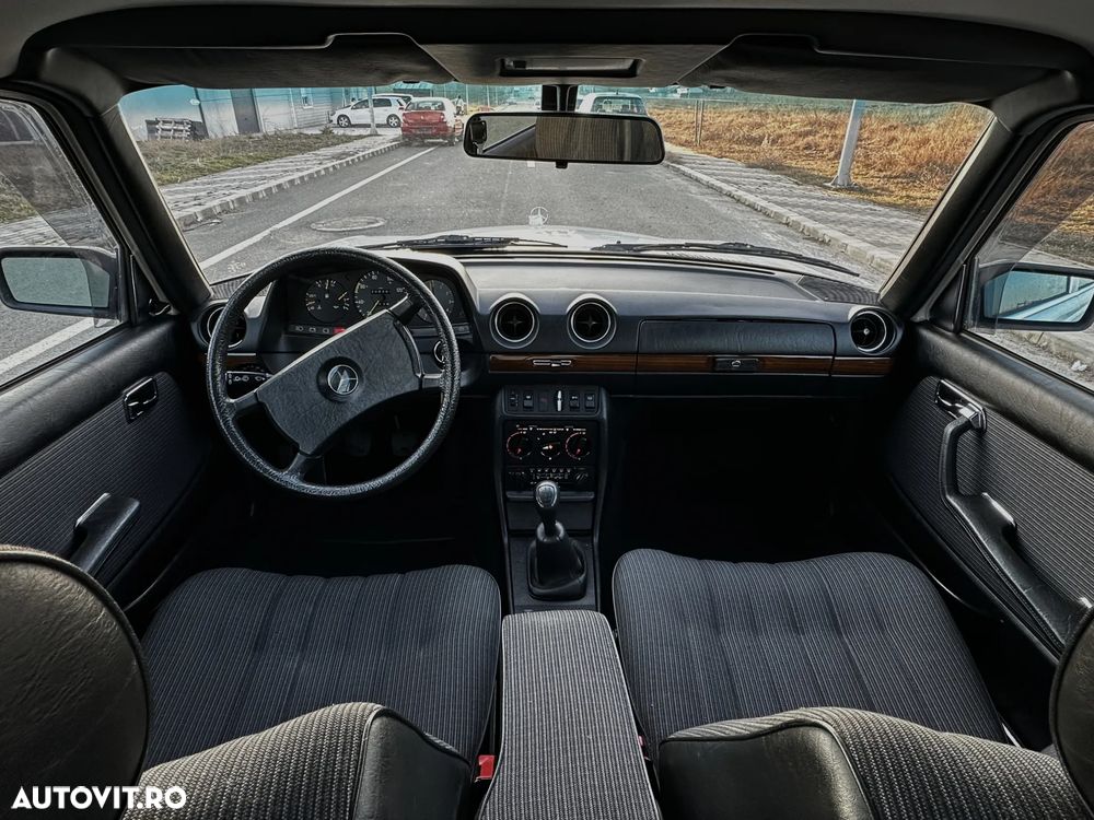 Mercedes-Benz W123 - 23