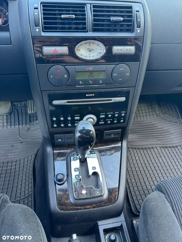 Ford Mondeo - 28