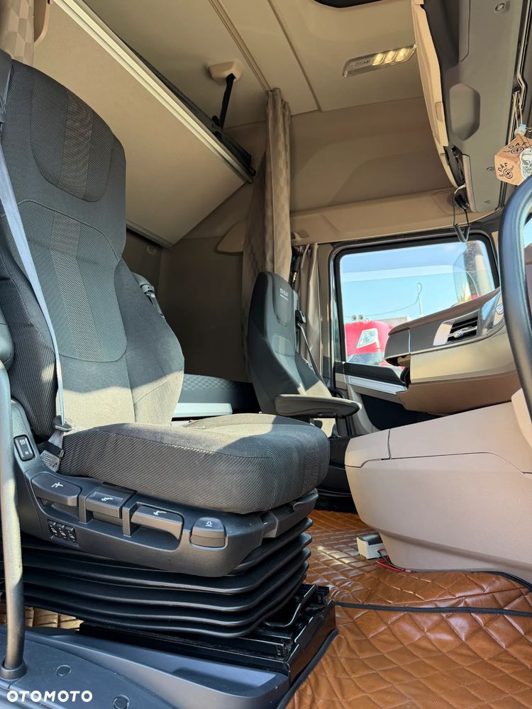 DAF XG+ 530 KM / RETARDER INTARDER / FULL KONTRAKT DAF / KLIMA POSTOJOWA / MAX ZBIORNIKI 1465 L / NAJWIĘKSZA KABINA XG PLUS / FULL SPOJLERY / DOSTĘPNE 3 SZTUKI !! - 37