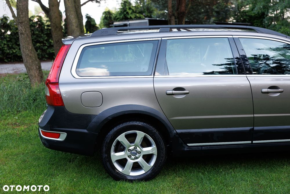 Volvo XC 70 2.4D AWD Momentum - 4