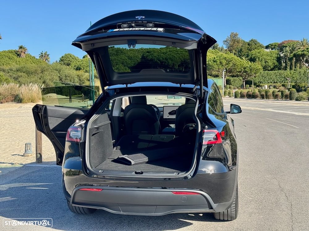Tesla Model Y Long-Range RWD - 17