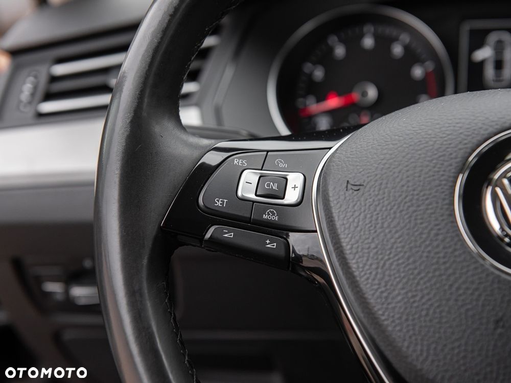 Volkswagen Passat - 20