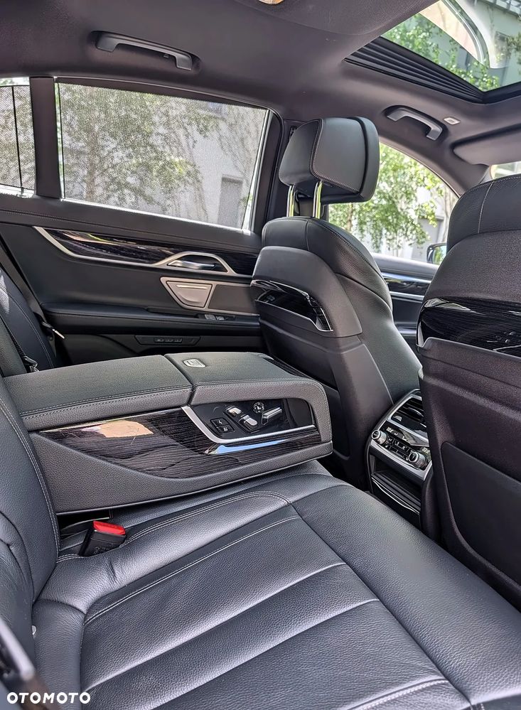 BMW Seria 7 740i - 21
