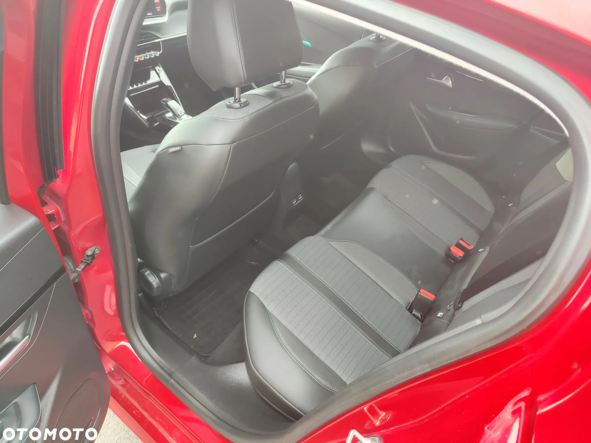 Peugeot 208 - 10