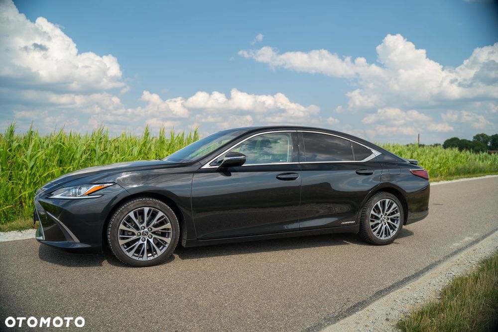 Lexus ES 300h Business Edition + - 11