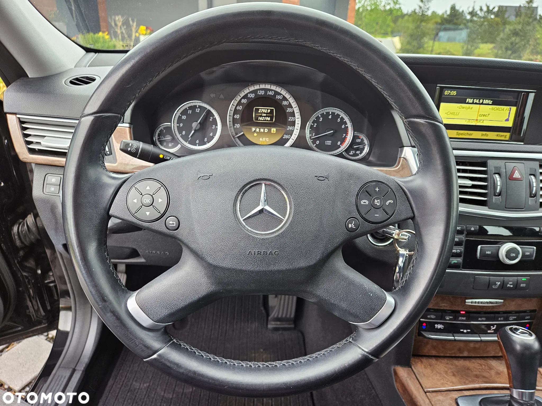 Mercedes-Benz Klasa E 200 CGI BlueEFFICIENCY 7G-TRONIC Avantgarde - 17