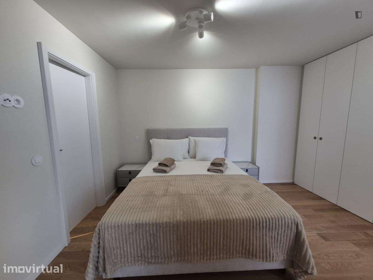 Apartamento com 1 quartos - localizado em Sé Porto - Grande imagem: 2/45
