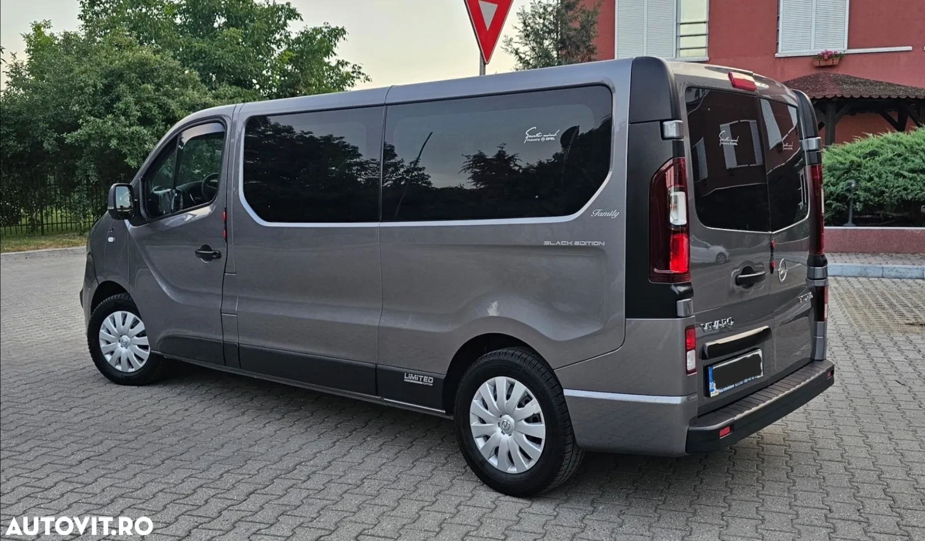 Opel Vivaro - 2