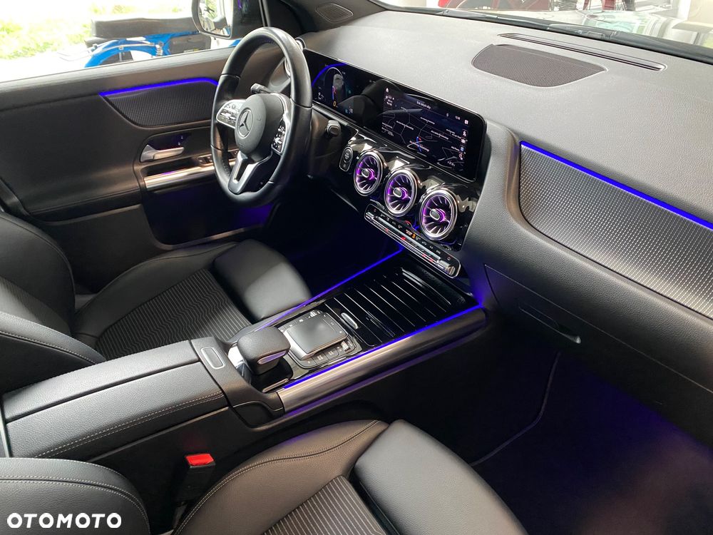 Mercedes-Benz GLA 180 Progressive - 23