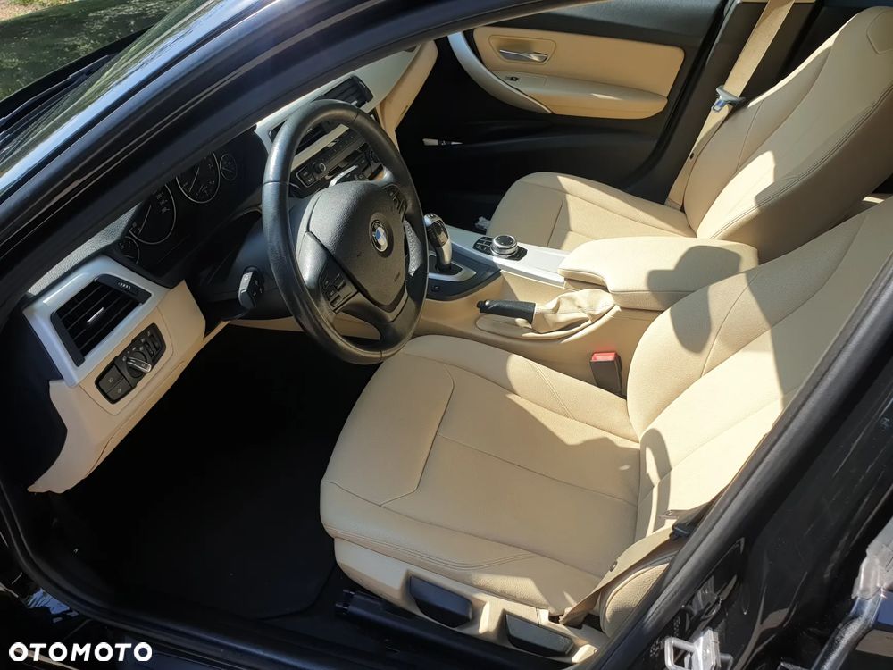 BMW Seria 3 318i - 10