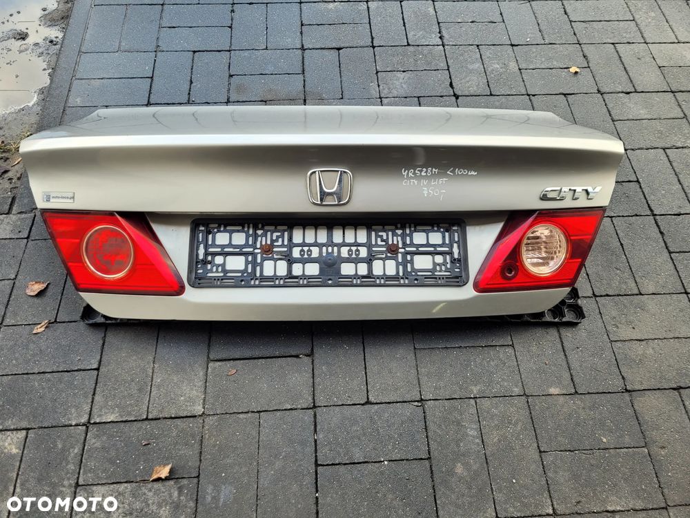 Honda City IV lift 05-08 Klapa bagaznika YR-528M - 1