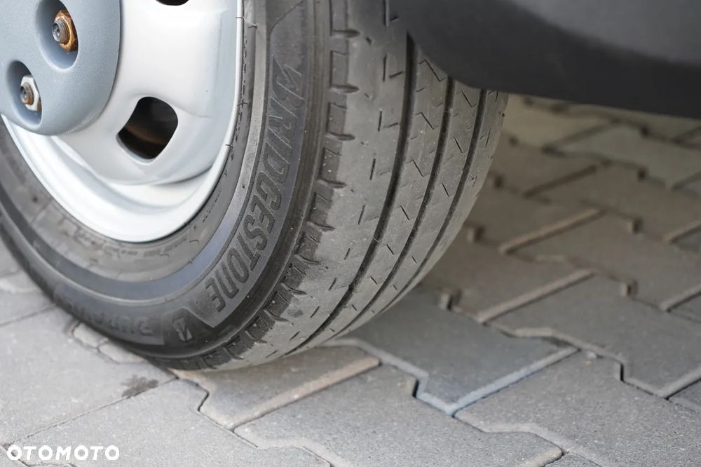 Iveco DAILY 35-150 / KONTENER 4,2 M / WINDA-750kg / BLIŹNIAK DMC: 3500 KG - 13