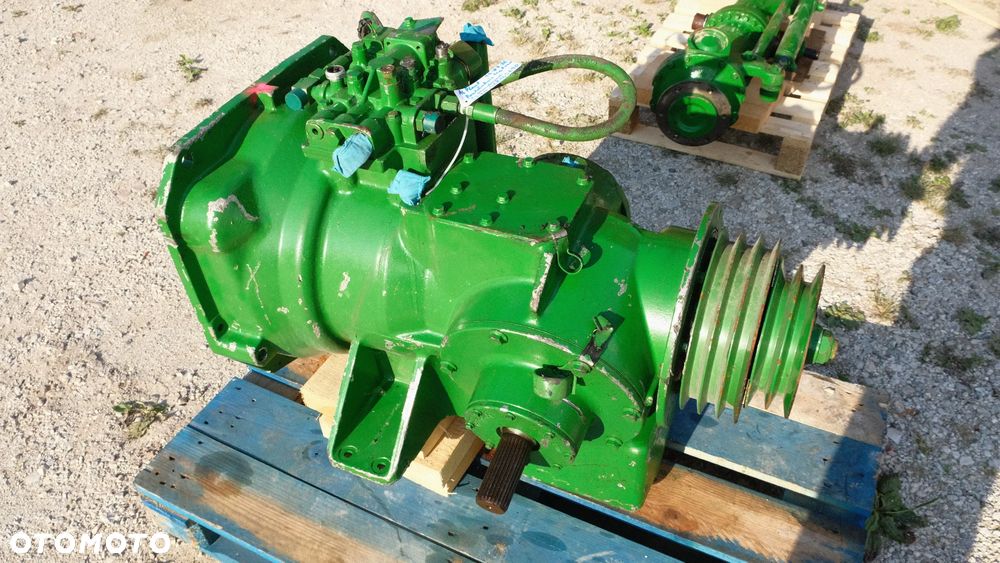 Przekladnia John Deere kątowa napędowa  DE19203 kąbajn kosiarka np S660,S670,S680,S770,S780 - 3
