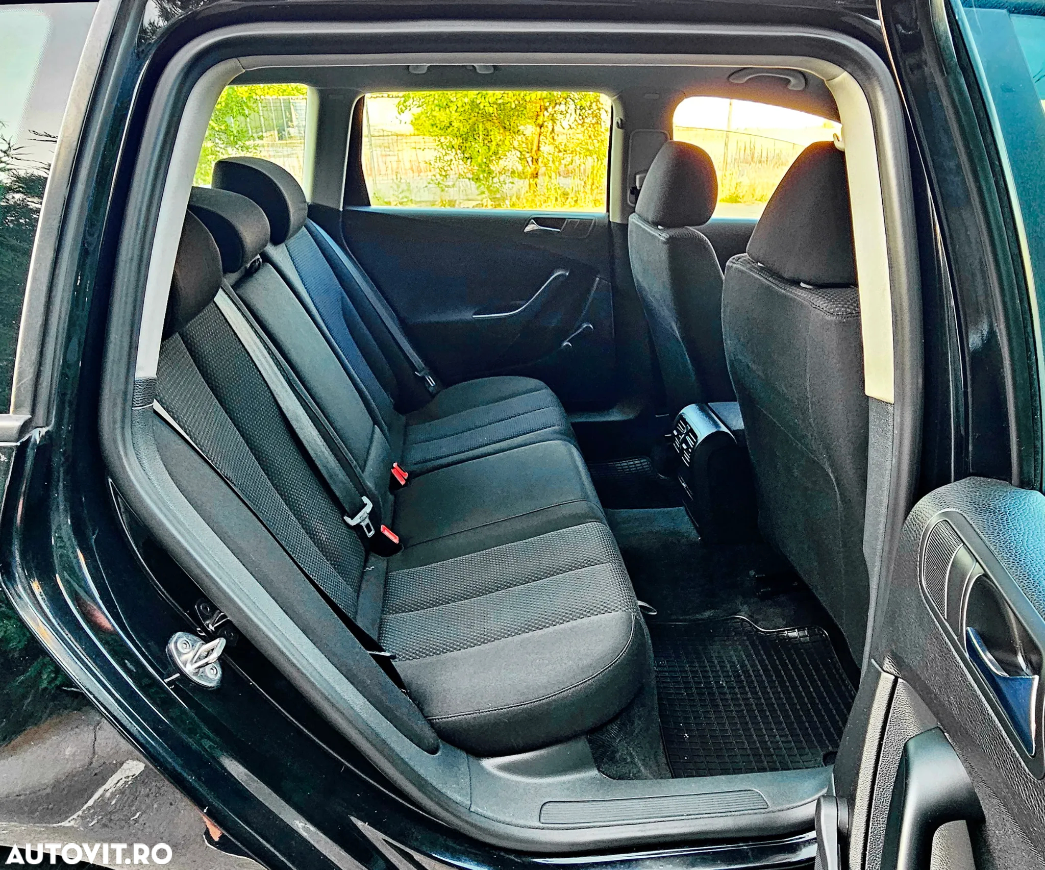 Volkswagen Passat - 12