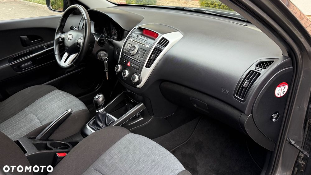 Kia Ceed - 27