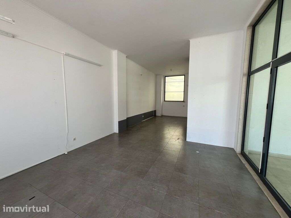 Loja com 50 m2 na Quinta do Conventinho - Grande imagem: 2/8