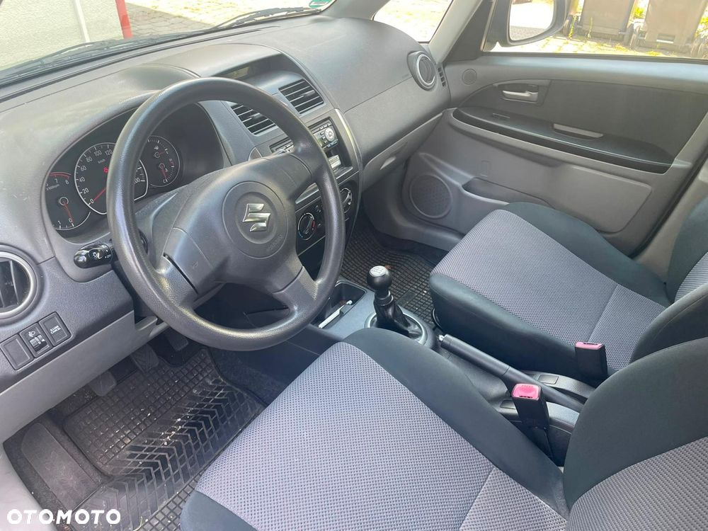 Suzuki SX4 1.5 Streetline 4x2 Classic - 4