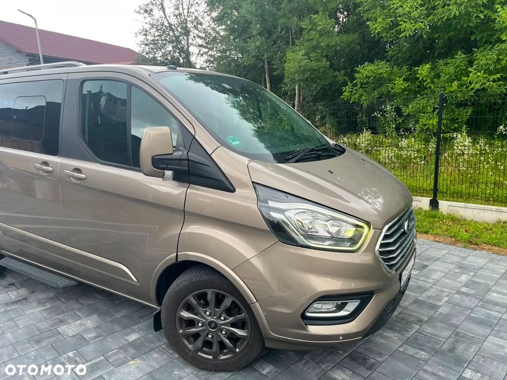 Ford Tourneo Custom - 12