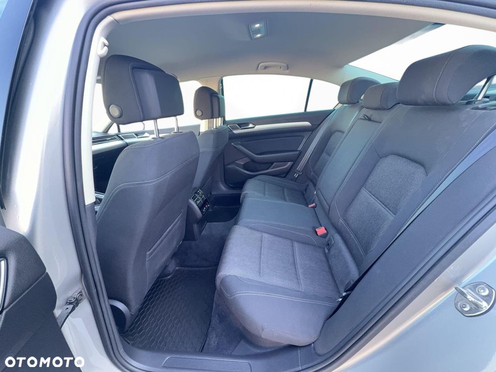 Volkswagen Passat - 27