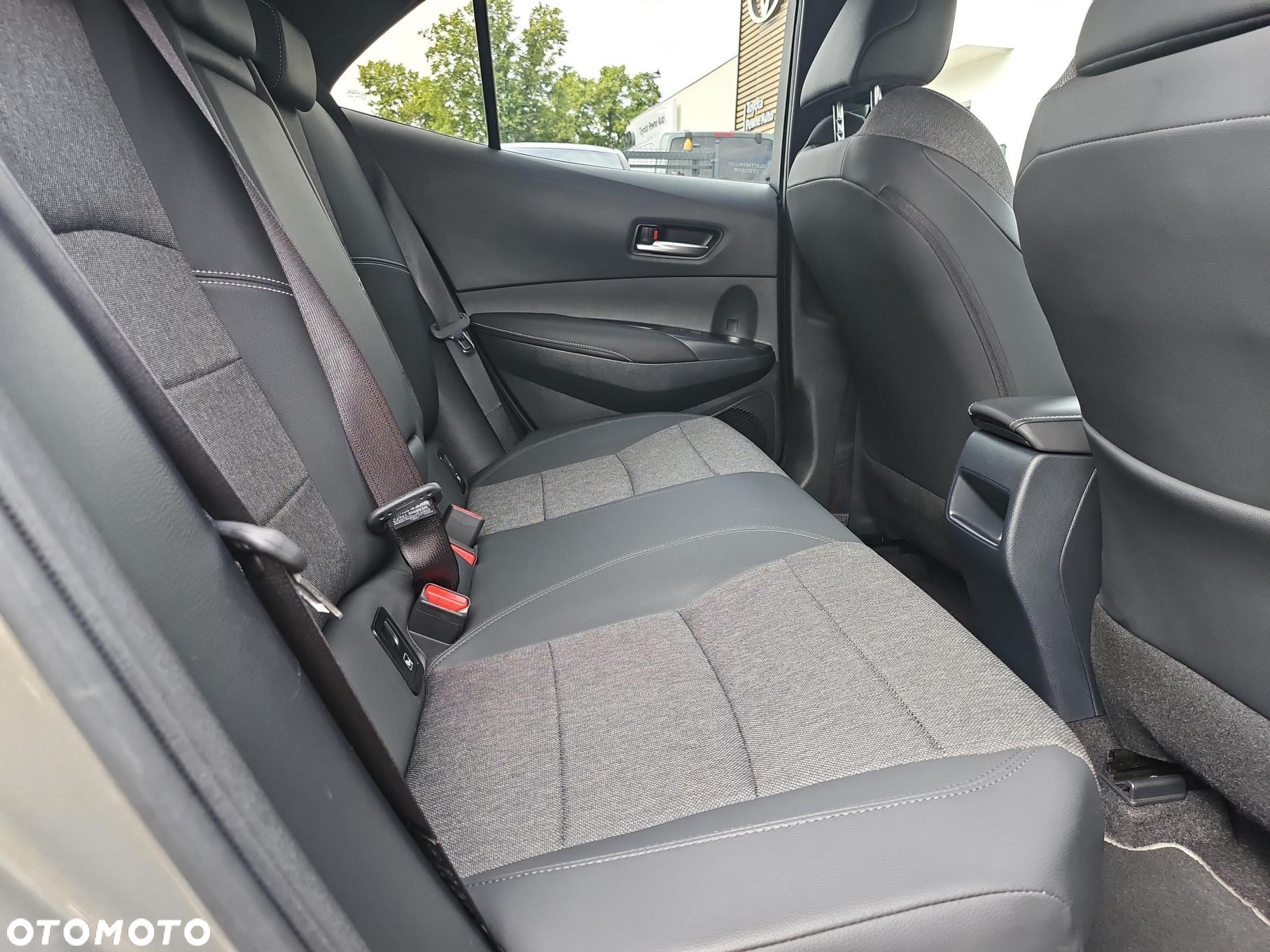 Toyota Corolla 1.8 Hybrid Style - 11