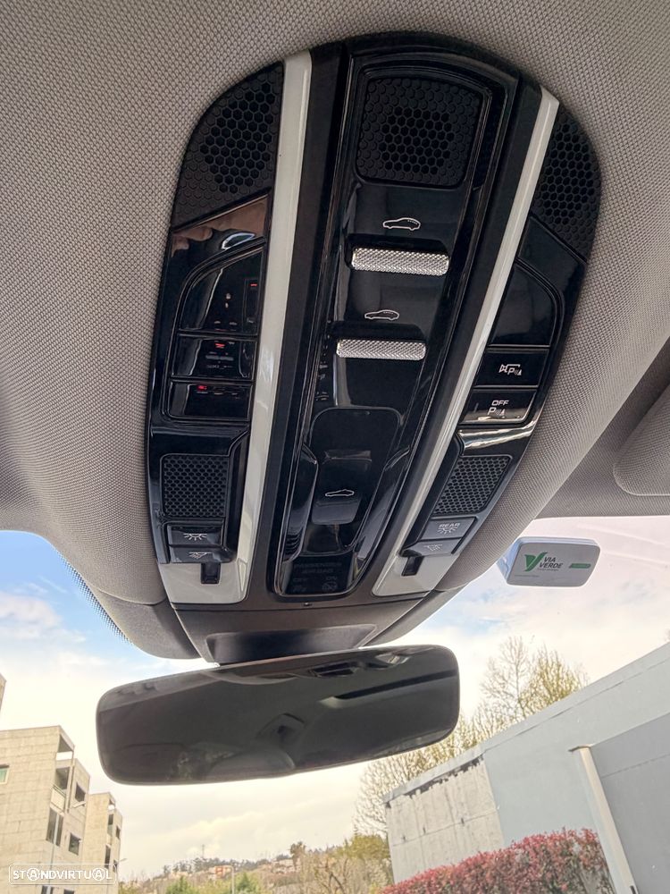 Porsche Panamera 4 E-Hybrid - 23