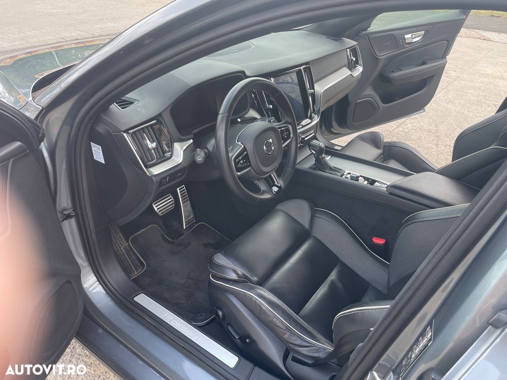 Volvo S60 T5 R-Design - 10