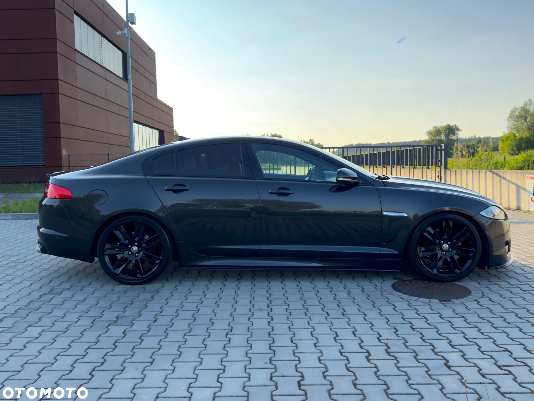 Jaguar XF 3.0 TDV6 R-Sport - 11