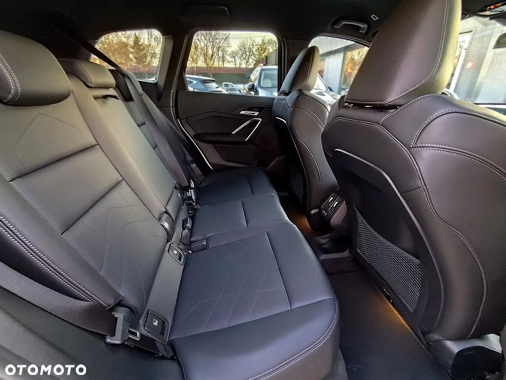 BMW iX1 xDrive30 66.5kWh M Sport - 9