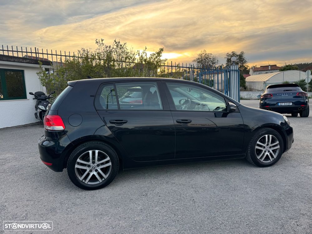 VW Golf 2.0 TDi Confortline - 4