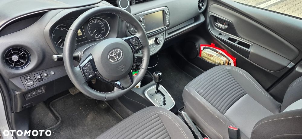 Toyota Yaris Hybrid 100 Dynamic EU6 - 11