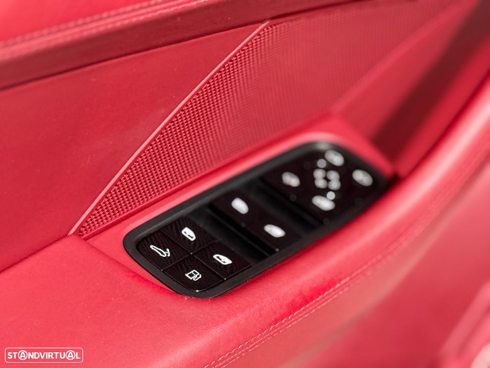 Porsche Panamera 4 E-Hybrid - 35