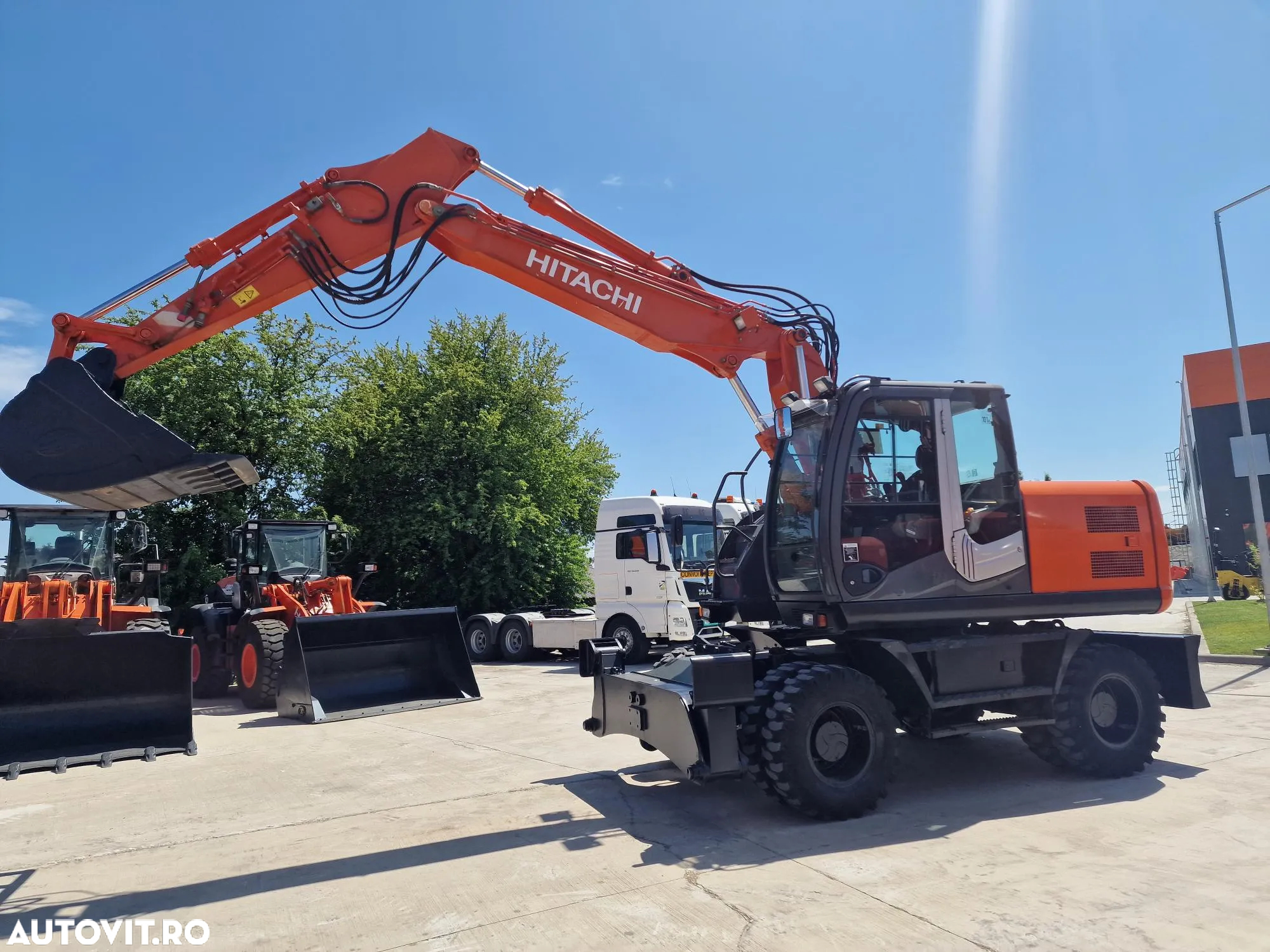 Hitachi PE ROTI, 16,5tone, 3 BRATE, 7.432h, CALE si lama nivelare, Inst picon, a doua instalatie hidr pe brate, AC, camera spate, cupa 1,2m, Ad sapare 6m, ridica  7t la 9m, hidraulica HITACHI, promotie 69.900 EUR+Tva-Posibilitate inchiriere. - 15