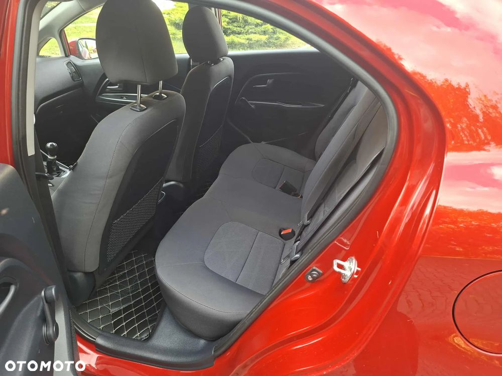 Kia Rio - 8