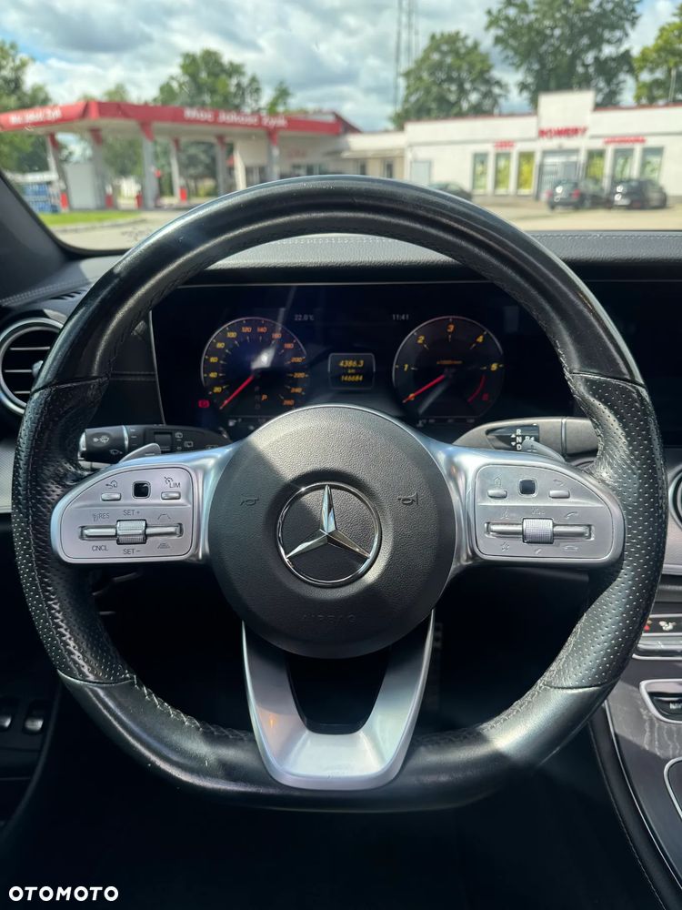 Mercedes-Benz Klasa E 400 d 4Matic T 9G-TRONIC AMG Line - 19