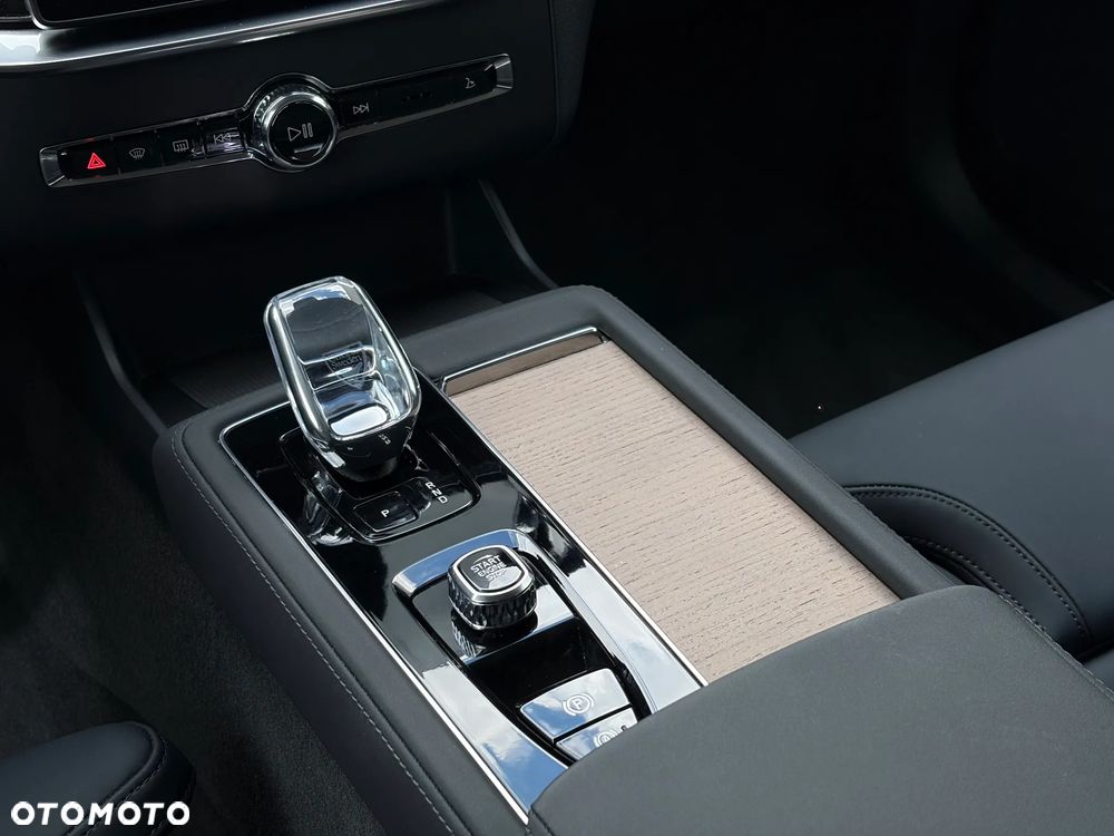Volvo XC 90 T8 AWD Plug-In Hybrid Plus Dark 7os - 25