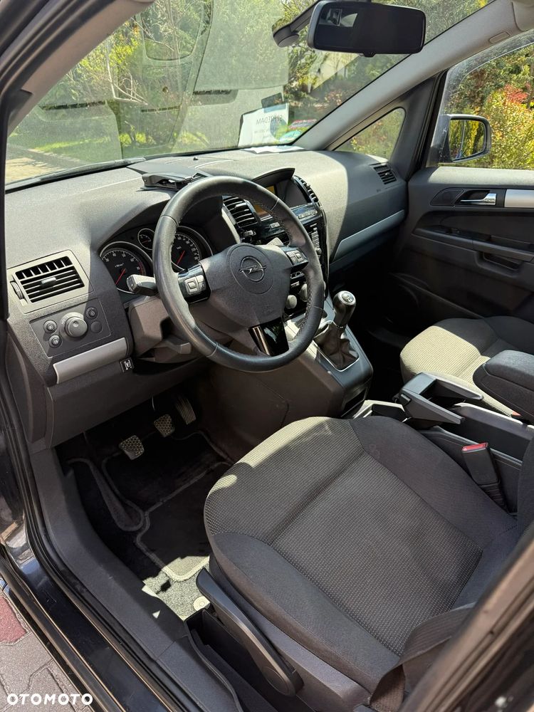Opel Zafira 1.8 Essentia - 12