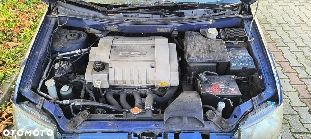 Mitsubishi Space Runner - 12