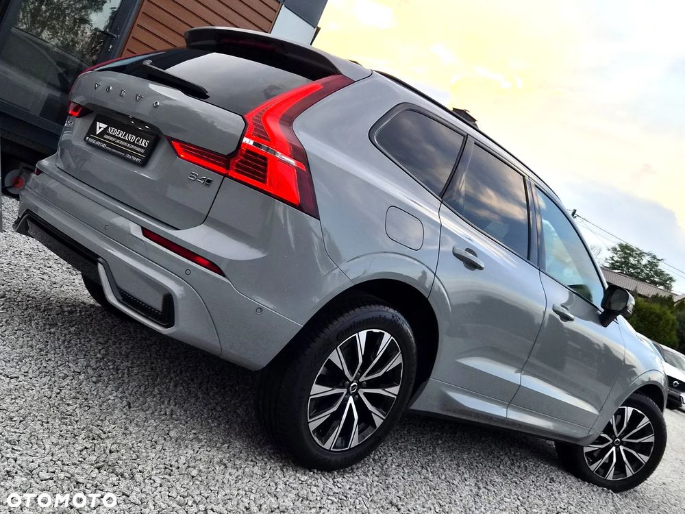 Volvo XC 60 B4 D AWD Plus Dark - 32