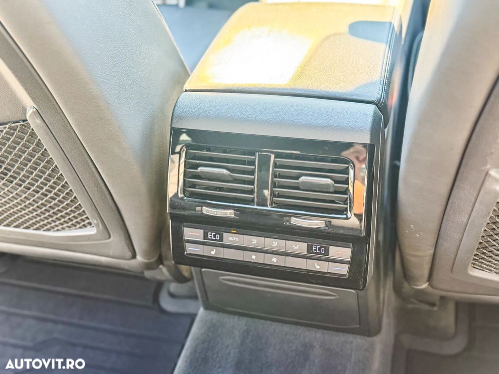 Volkswagen Touareg V6 TDI R-Style - 22